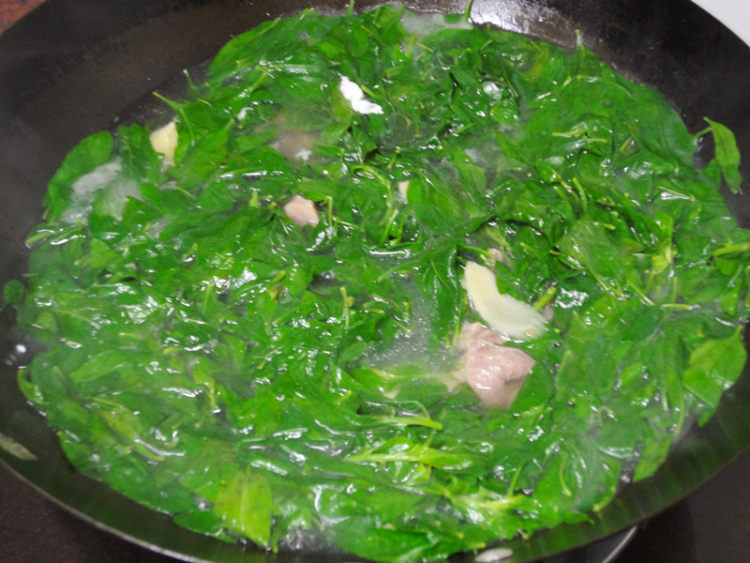 上汤枸杞肉片步骤5