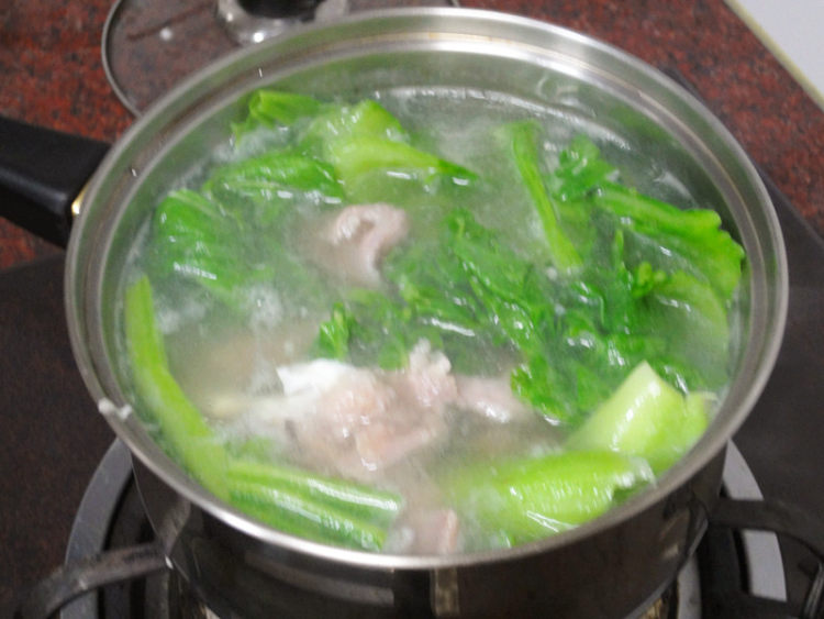 咸蛋肉片芥菜汤步骤7