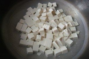 咸蛋拌豆腐步骤2