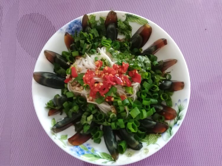 皮蛋拌金针菇步骤7