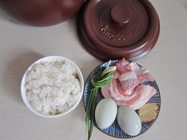 砂锅皮蛋瘦肉粥步骤1