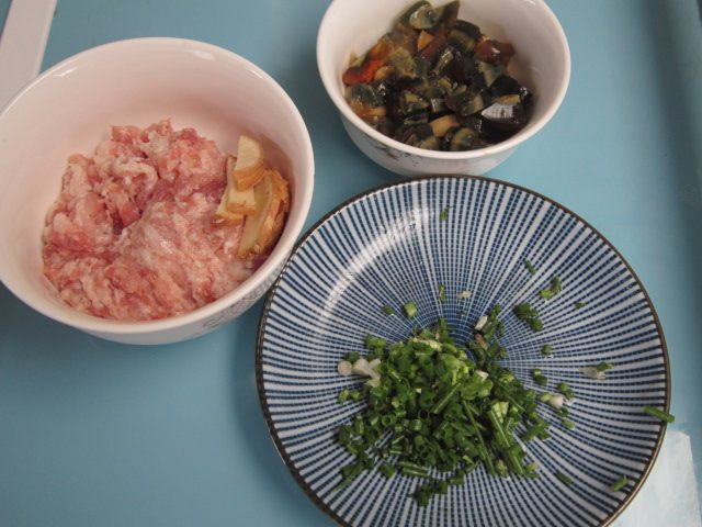 砂锅皮蛋瘦肉粥步骤2
