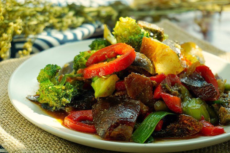 五花肉烩炒皮蛋步骤10