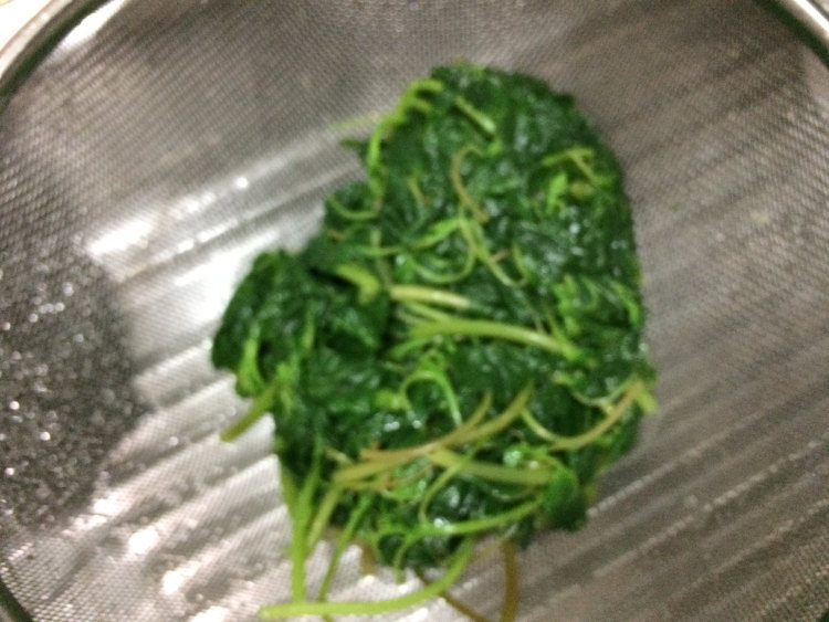 上汤皮蛋苋菜步骤5
