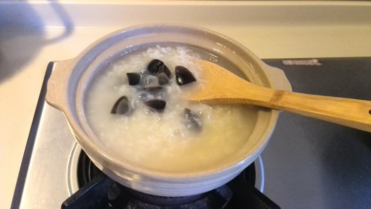 皮蛋无肉砂锅粥步骤8