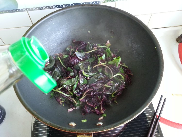 皮蛋烩苋菜步骤5