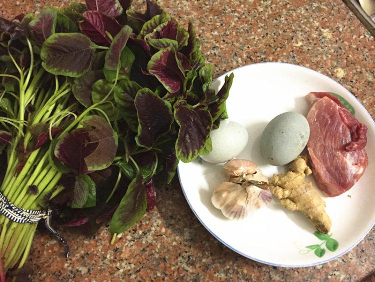 皮蛋瘦肉红苋菜步骤1