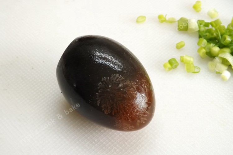 肉松皮蛋拌豆腐步骤2