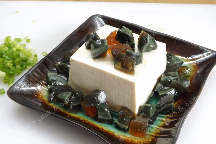 肉松皮蛋拌豆腐步骤4