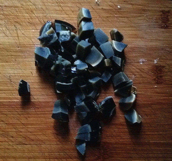 皮蛋剁椒拌金针茹步骤8