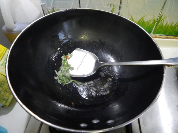 皮蛋烧西兰花步骤3