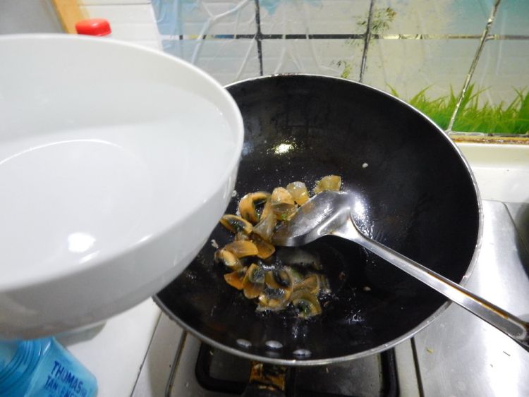 皮蛋烧西兰花步骤6