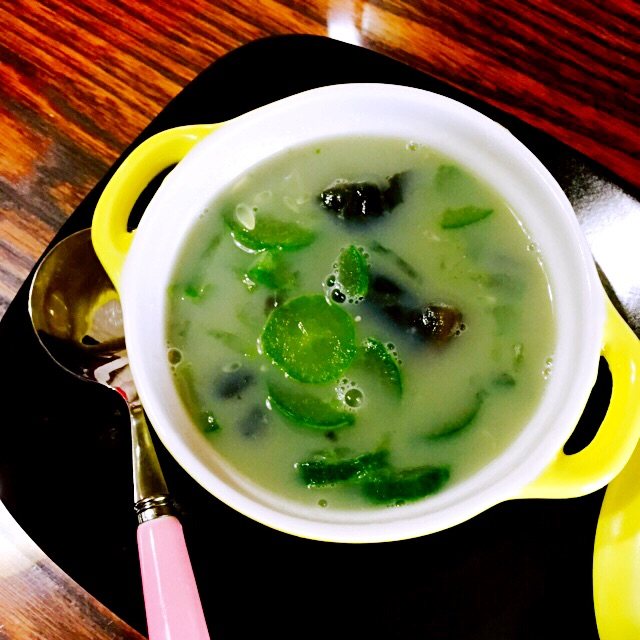 黄瓜皮蛋木耳汤步骤9