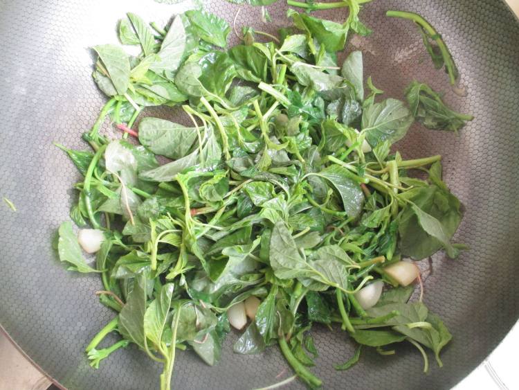 野苋菜皮蛋汤步骤5