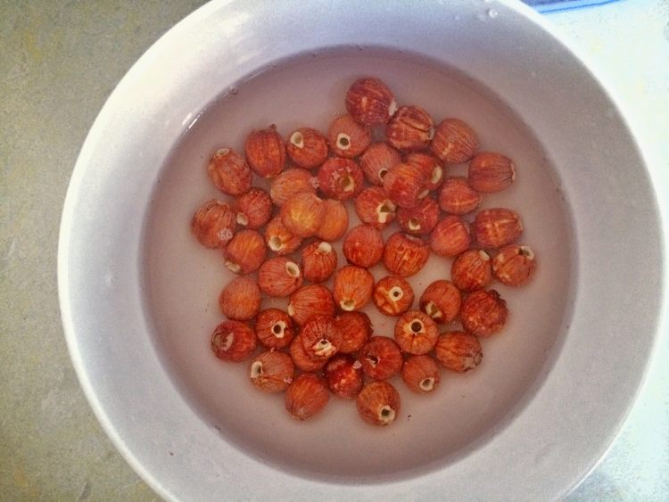 莲子香菇皮蛋瘦肉粥步骤1