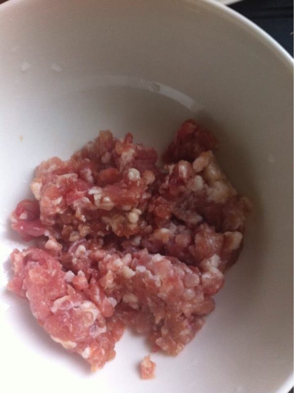 皮蛋肉春卷步骤1