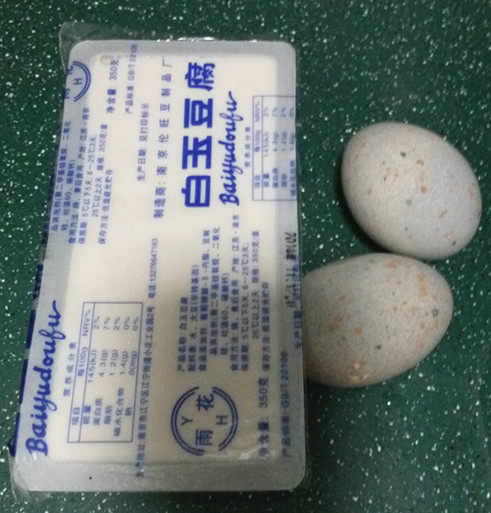 豆腐拌皮蛋步骤1