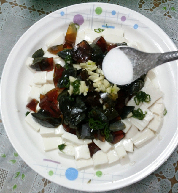 豆腐拌皮蛋步骤9