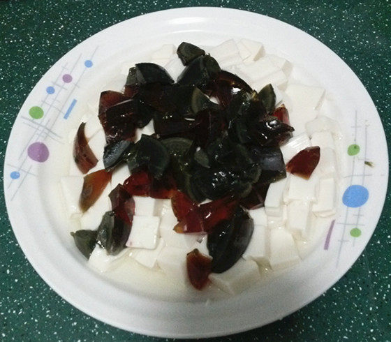 豆腐拌皮蛋步骤8