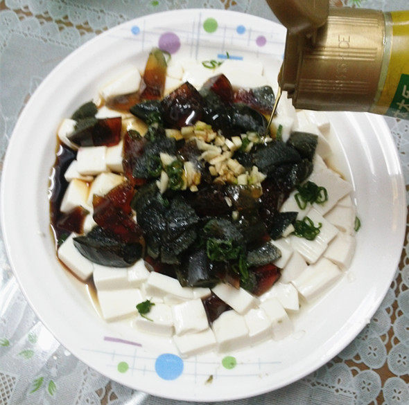 豆腐拌皮蛋步骤12
