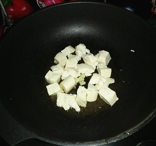 豆腐金针茹皮蛋煲步骤3
