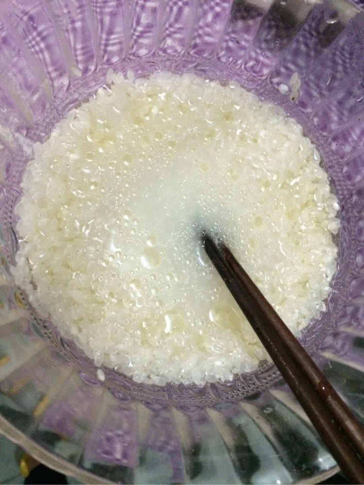 皮蛋青菜粥步骤1