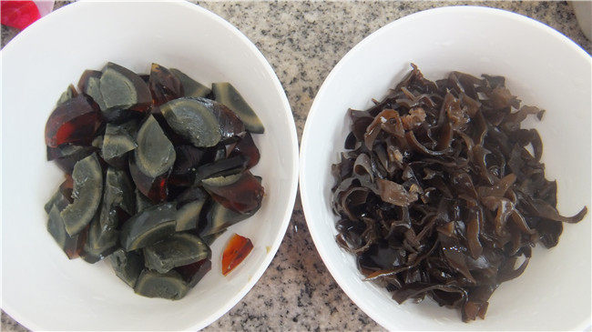 皮蛋肉根粥步骤2
