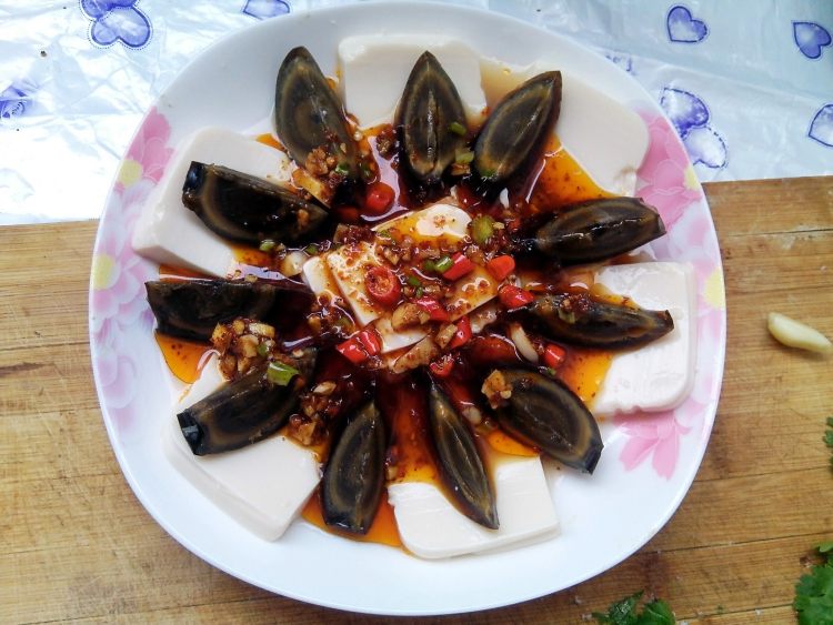 酸辣皮蛋拌豆腐步骤9