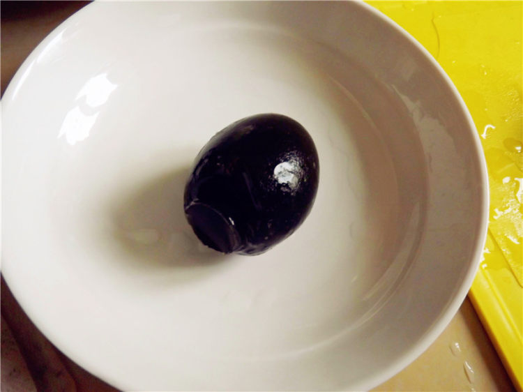 素肉松皮蛋拌番茄步骤6