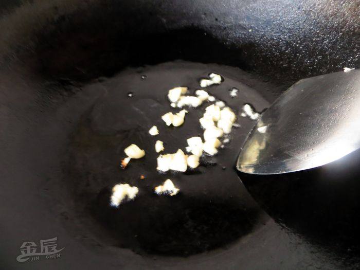 青红椒汁拌皮蛋豆腐步骤6