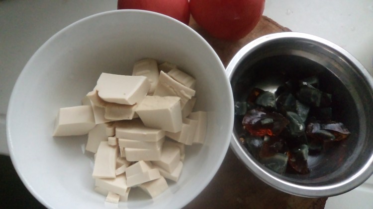 丝瓜豆腐皮蛋汤步骤3