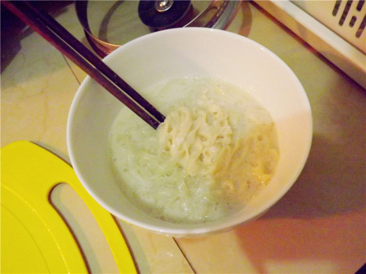 青菜皮蛋豆浆面步骤15