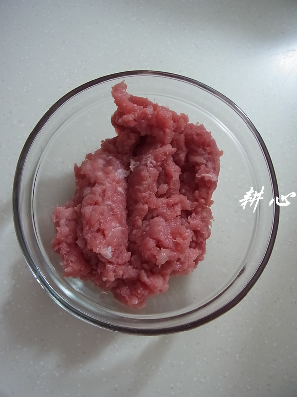 皮蛋瘦肉红米粥步骤2