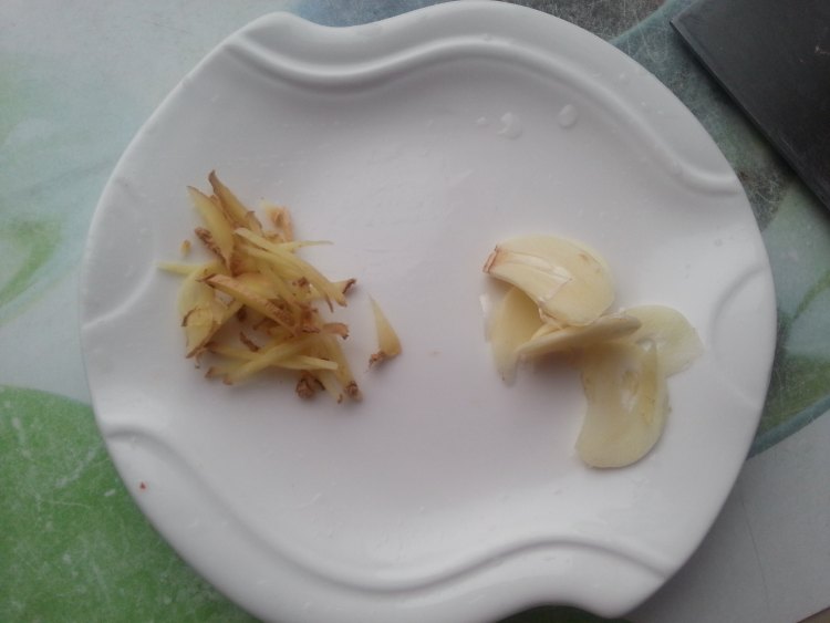 双椒腊味皮蛋步骤3