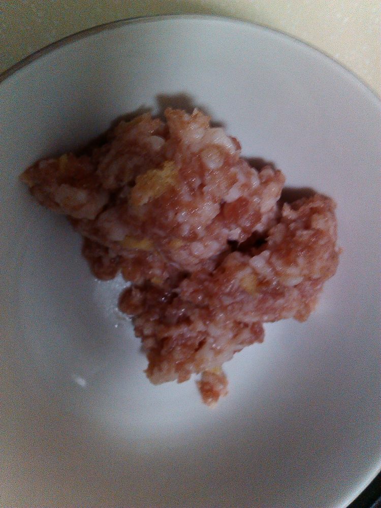 皮蛋肉末白菜粥步骤2