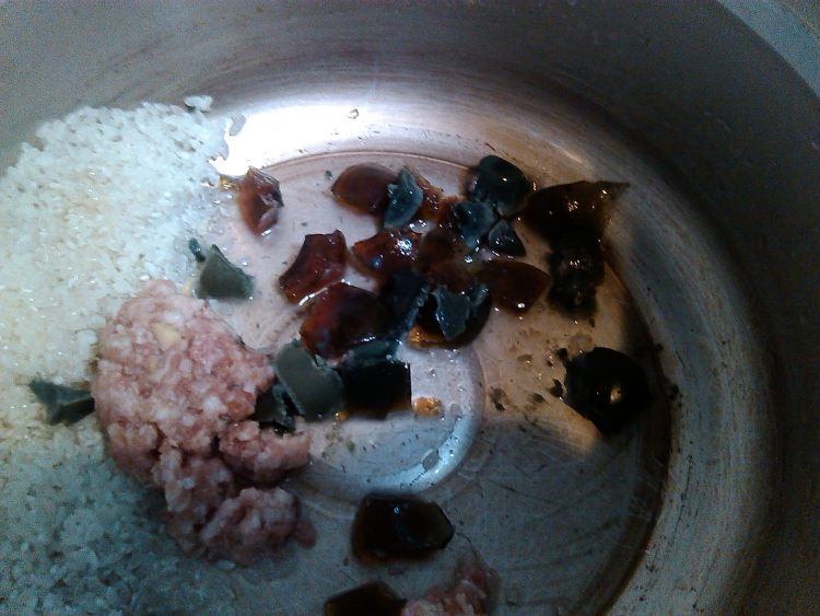 皮蛋肉末白菜粥步骤3