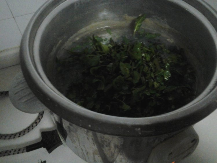 皮蛋荠菜粥步骤5