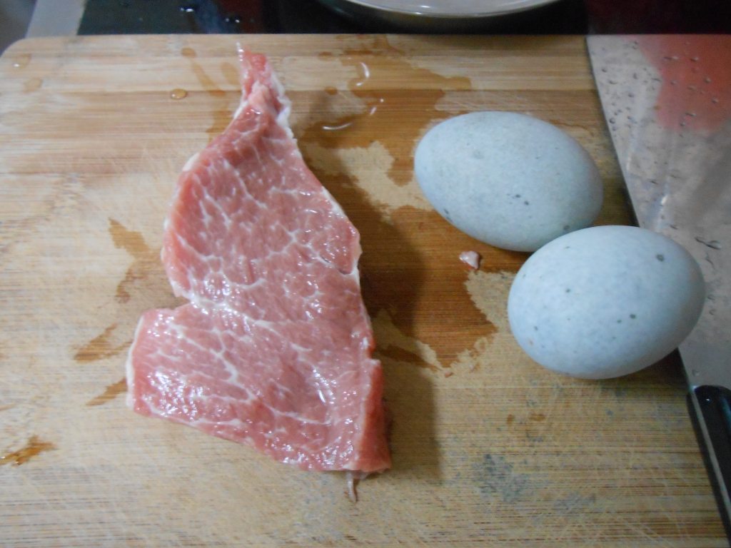 皮蛋肉末粥步骤1