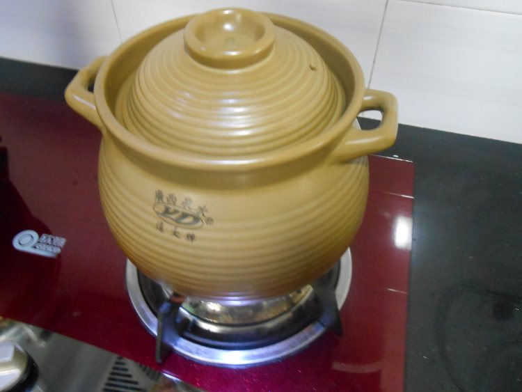花生皮蛋瘦肉粥步骤7