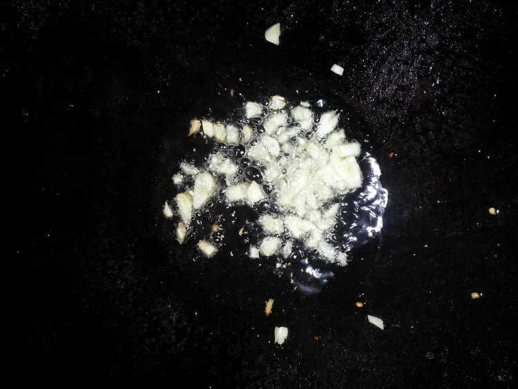 皮蛋油麦菜步骤3