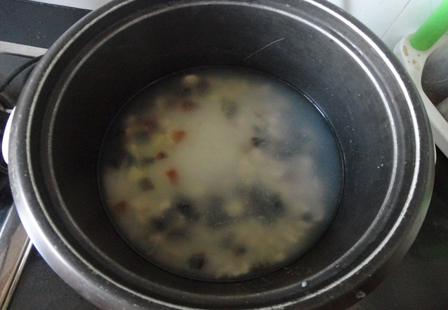 鸡肉皮蛋粥步骤4
