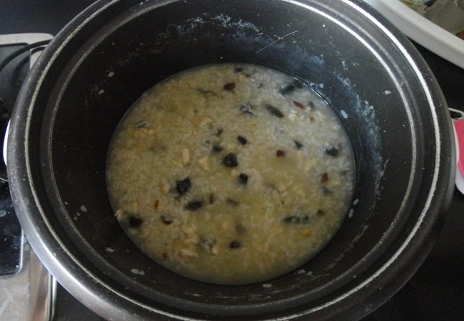 鸡肉皮蛋粥步骤5