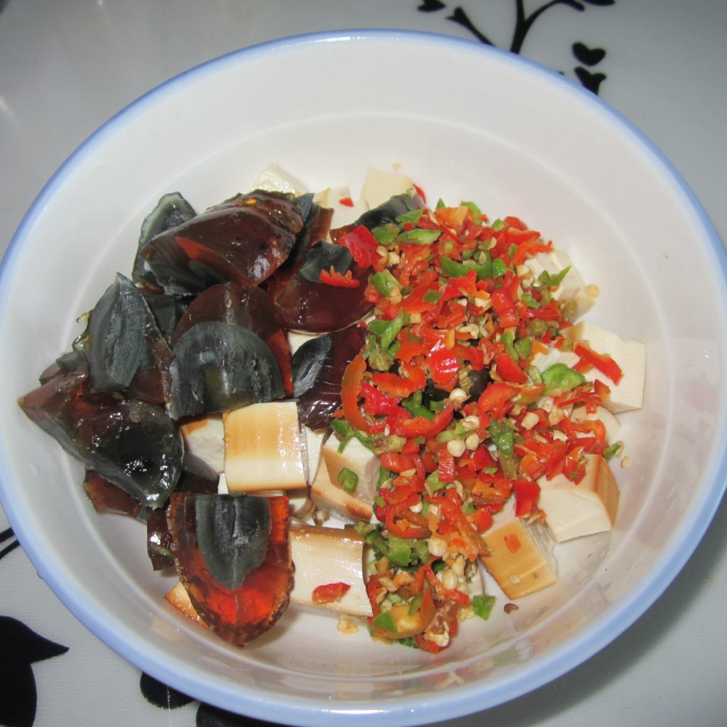 皮蛋豆腐丁步骤4