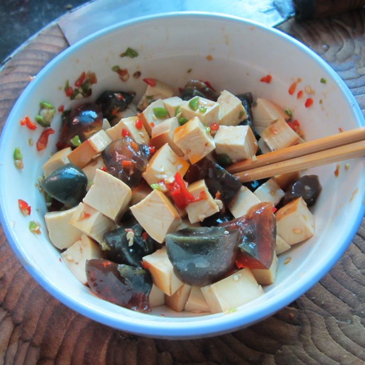 皮蛋豆腐丁步骤8