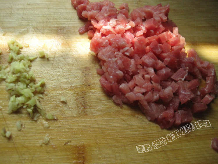 皮蛋瘦肉二米粥步骤2