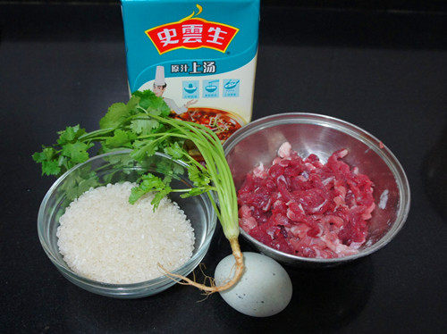皮蛋肉丝粥步骤1