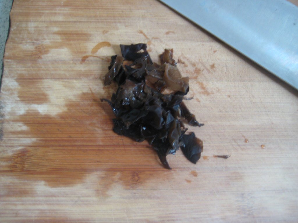 皮蛋炒西兰花步骤1