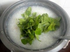 枸杞叶皮蛋瘦肉粥步骤7