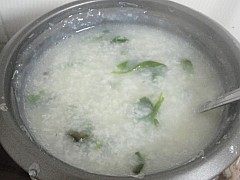 枸杞叶皮蛋瘦肉粥步骤8