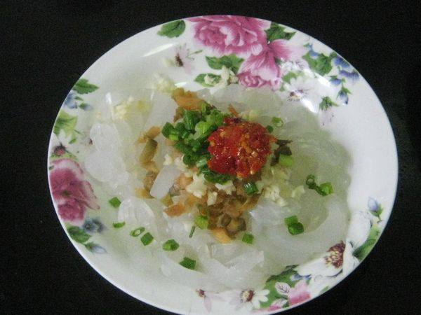 辣味皮蛋拌粉皮步骤4